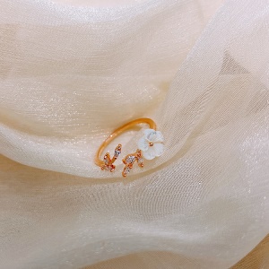 Bague ouvert avec design de fleur