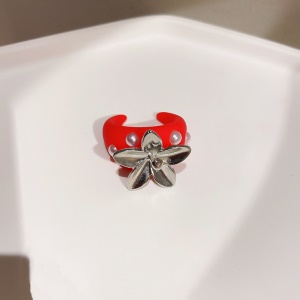 Bague avec motif fleuri