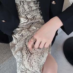 Bague en acier et  titane avec motif lettre M