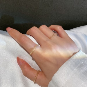 Bague avec perles de cristal très fines
