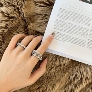 bague simple et ouverte en zircon