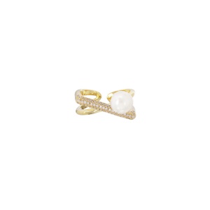 Bague incrustée de diamant  artificiels et perles