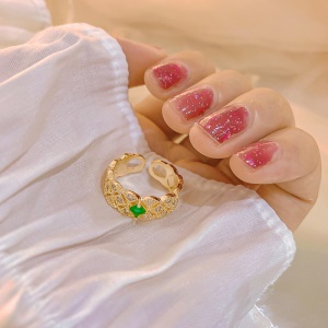 Bague ajustable incrustée de diamants