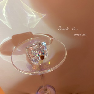 Bague acrylique avec tête d'ours