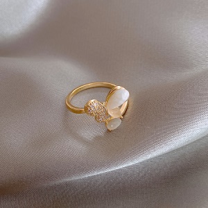 Bague design stylé pour femme