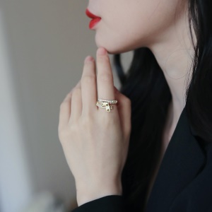 Bague design Zip en pierres artificielles