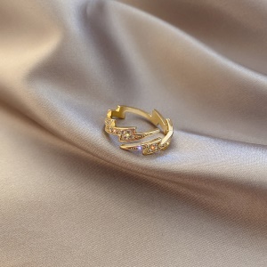 Bague  incrustée de diamants artificiels