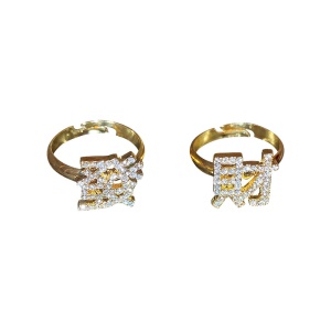 Bague incrustée de diamants artificiels