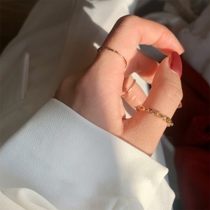 Ornement de doigts pour femme avec conception stylée