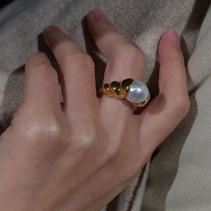 Bague avec perle d'eau douce plaqué avec de l'or  véritable