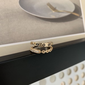 Bague en or plaqué incrustée de diamants artificiels