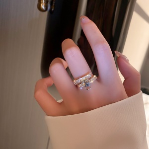 Bague en forme de fermeture éclair en  zircon avec diamant incrusté