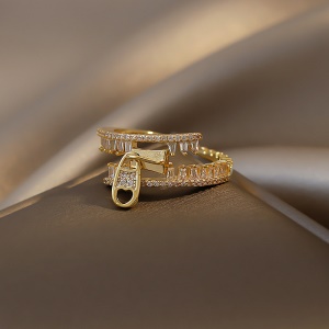 Bague design Zip en pierres artificielles
