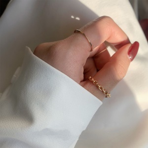 Ornement de doigts pour femme avec conception stylée