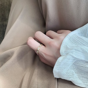 Bague dorée  ajustable avec ouverture