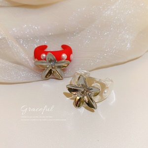Bague avec motif fleuri