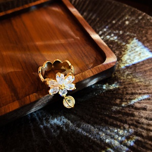Bague à motif fleuri