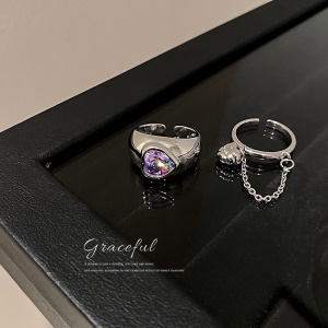 Bague en argent avec diamant en forme de cœur