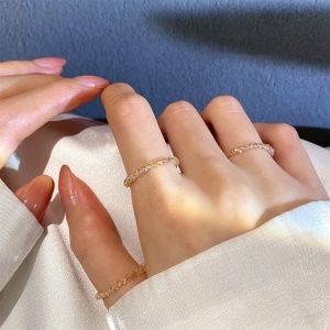 Bague avec perles de cristal très fines