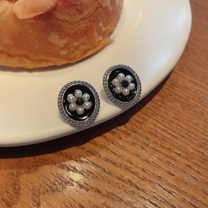 Boucles d'oreilles incrustées de perles