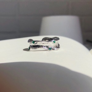 Bague ouverte simple avec diamant