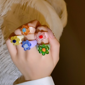 Bague acrylique en forme de fleur multicolor