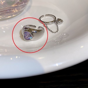 Bague en argent avec diamant en forme de cœur