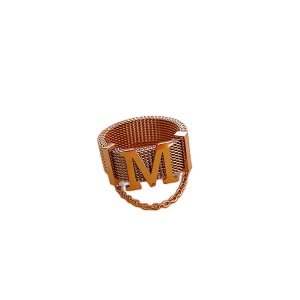 Bague en acier et  titane avec motif lettre M