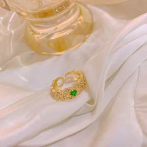 Bague ajustable incrustée de diamants