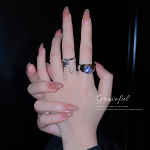 Bague en argent avec diamant en forme de cœur