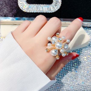 Bague de perles  et pierres précieuse pour femme