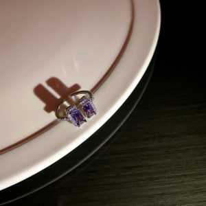 Bague incrustée de cristal artificiel