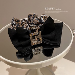 Chouchou cheveux avec décoration en diamant
