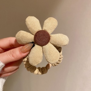 Elastique à cheveux avec décoration en flanelle