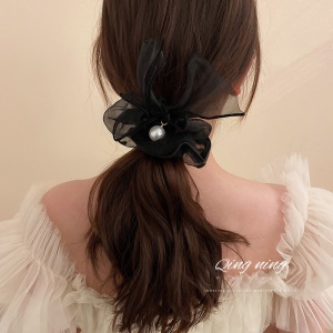 Chouchou cheveux avec décorations de perle et noeud papillon