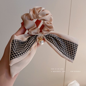 Attache cheveux en tissu avec perle