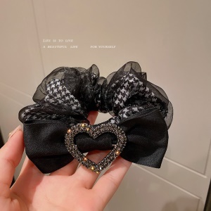 Chouchou attache cheveux en dentelle