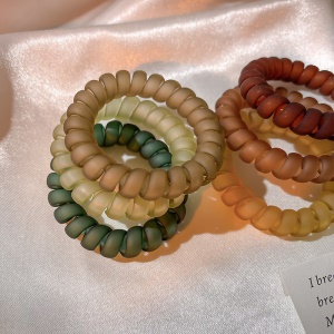 Attache  cheveux  en forme de spirale en plastique