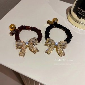 Chouchou cheveux avec décoration en diamant et perle