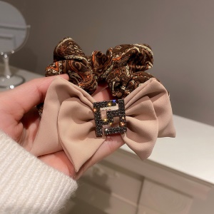 Chouchou cheveux avec décoration en diamant