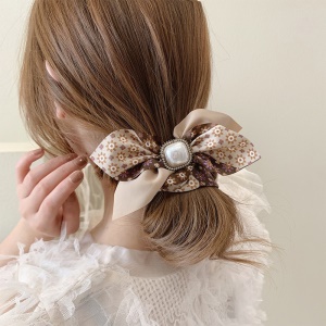 Attache cheveux avec perle