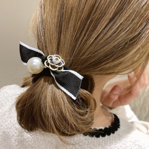 Attache cheveux avec perle