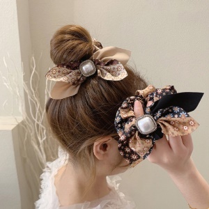 Attache cheveux avec perle