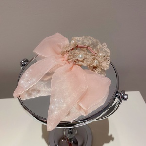 Attache à cheveux avec des perles style de noeud papillon