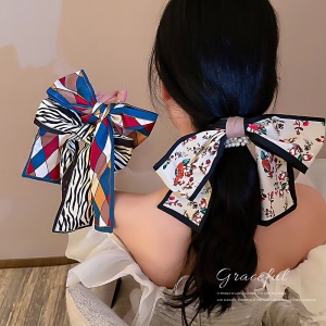 Chouchou de cheveux en dentelle avec décoration de perle