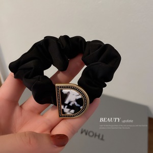Attache cheveux avec boucle