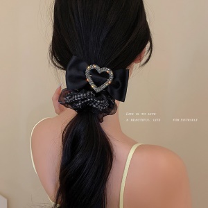 Chouchou attache cheveux en dentelle