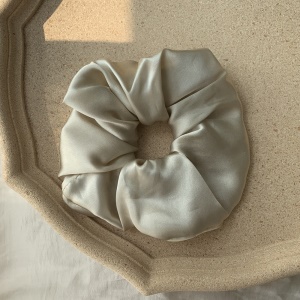 Chouchou attache cheveux en soie