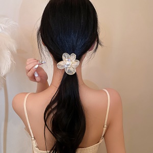 Corde de cheveux avec fleur et perle artificielle
