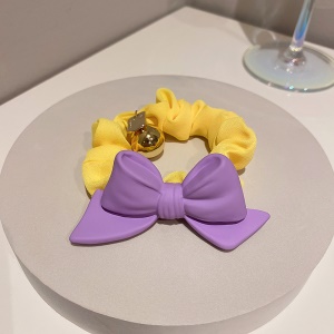 Chouchous à cheveux colorés avec décorations de boule